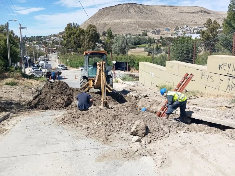Evacúan por al menos 48 horas sectores del barrio Sismográfica por el deslizamiento del cerro Hermitte