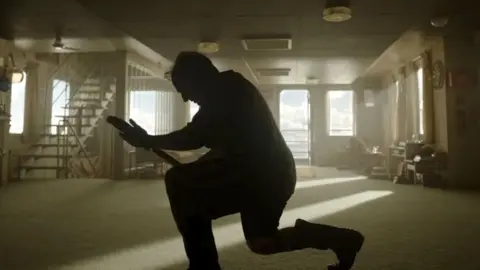 Iñárritu conmemora 25 años de Amores perros con una experiencia inmersiva en el LACMA