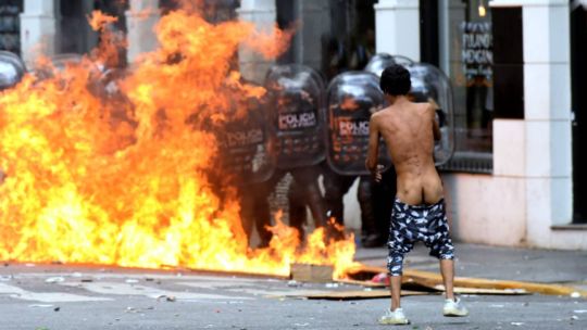 Molotovs, veredas rotas a martillazos y más de 50 detenidos: así fue la marcha de la CGT contra la reforma laboral