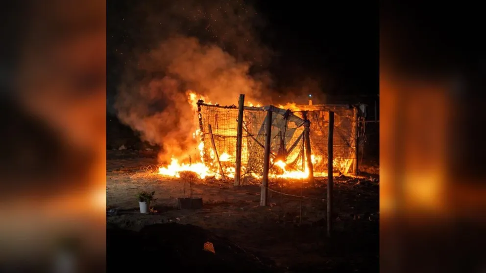 Un incendio en una chacra destruyó por completo una estructura precaria en Rawson