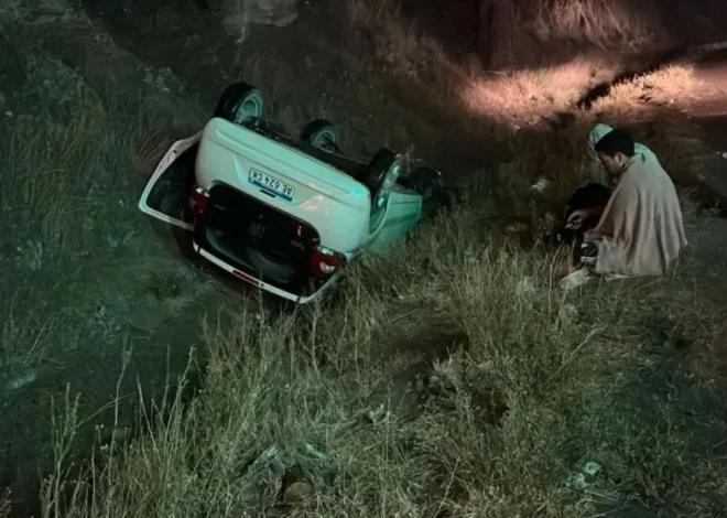 Dos hombres heridos tras un despiste y vuelco en Comodoro