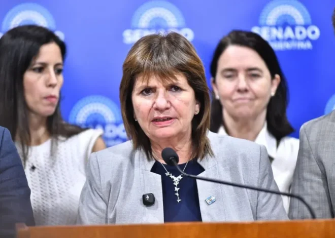 El ridículo freno de la AFA: Bullrich y Santillán contra quien se “robó la pelota” y paralizó el fútbol