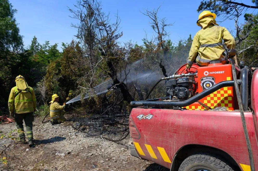 Bomberos advirtieron desgaste tras los incendios en Chubut: “La hemos luchado un montón”