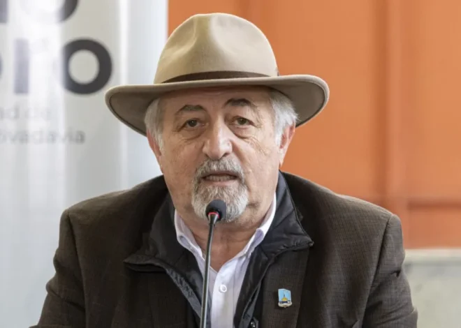 Para el intendente, la reforma laboral “no contribuye a los tiempos que estamos viviendo”