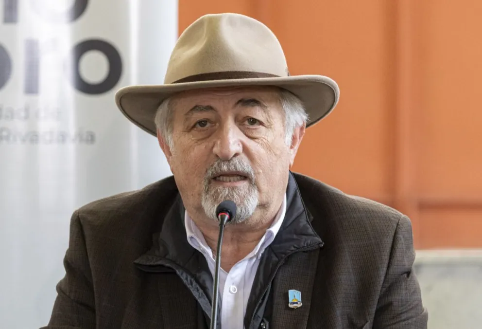 Para el intendente, la reforma laboral “no contribuye a los tiempos que estamos viviendo”