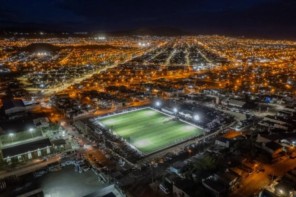 Césped y luz para Nueva Generación