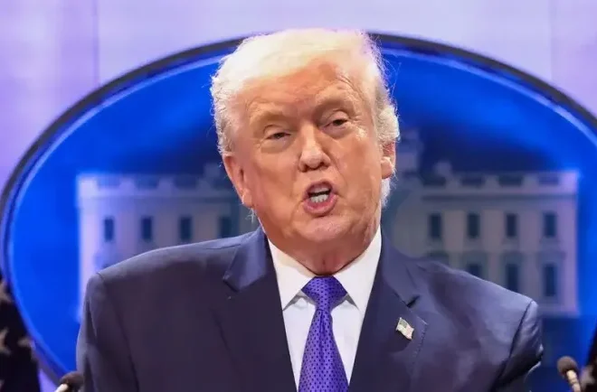 El presidente Donald Trump incrementó al 15% los nuevos aranceles globales