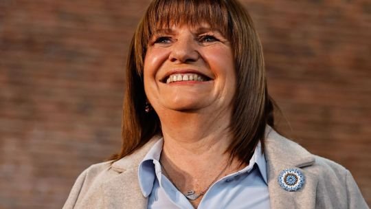 En qué estan Adorni y Bullrich: él “relajó” con los videojuegos y ella le quiere regalar un mouse “o más reformas”