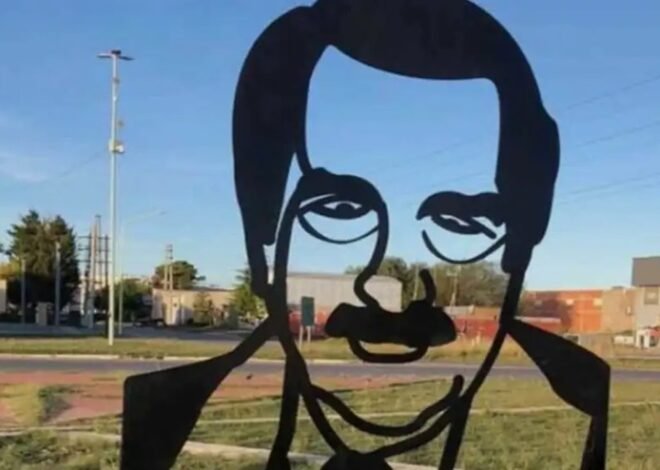 Google Maps confundió un monumento a Raúl Alfonsín con un homenaje a Saddam Hussein