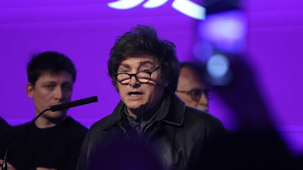 Encuesta: por primera vez más argentinos responsabilizan a Milei que al kirchnerismo por la crisis actual