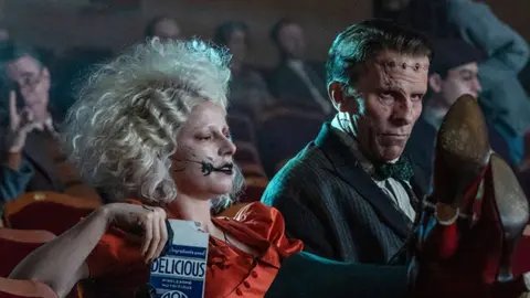 Fracaso para ¡La novia! en taquilla; y Pixar arrasa con el estreno de Hoppers