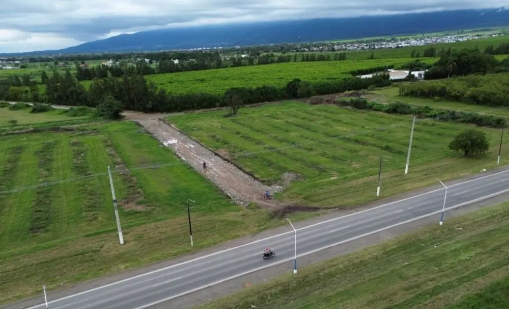 Un camino improvisado que promete aliviar el tránsito en el Camino del Perú suma adhesiones y rechazos