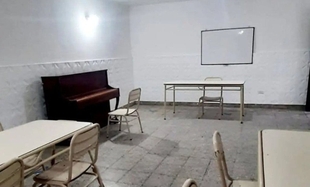 Cómo lograron salvar de las aguas a un piano en el anexo del Conservatorio que funciona en Bella Vista