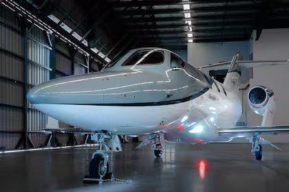 Revelan detalles del vuelo privado de Manuel Adorni a Punta del Este en carnaval y crece la polémica