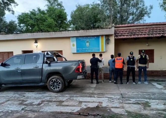 Recuperan una camioneta Hilux robada y detienen a dos jóvenes tucumanos en Santiago del Estero