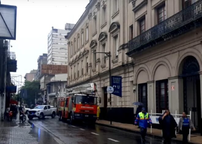 Susto y alerta: evacuaron el colegio Santa Rosa de calle 24 de Septiembre