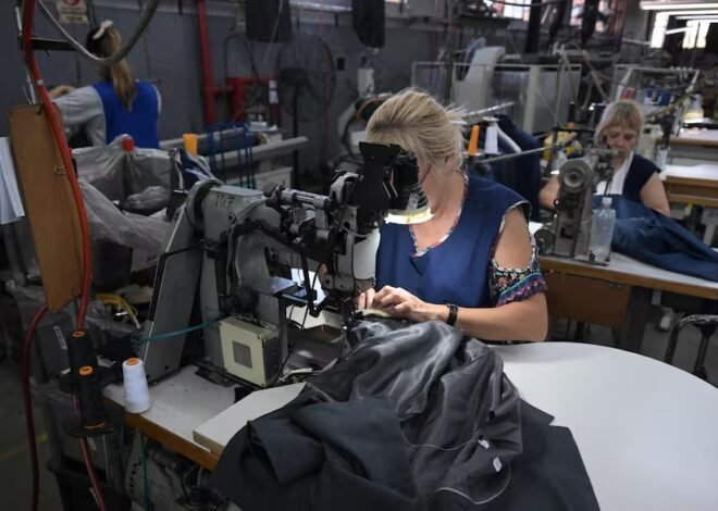 El Gobierno deja de lado sus críticas y sale en auxilio de la industria textil