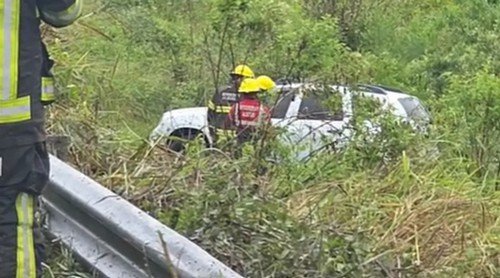 Perdió el control de la camioneta en la R38 y terminó fuera de la calzada: “La ruta estaba ahuellada y cubierta de agua”, afirmó el conductor