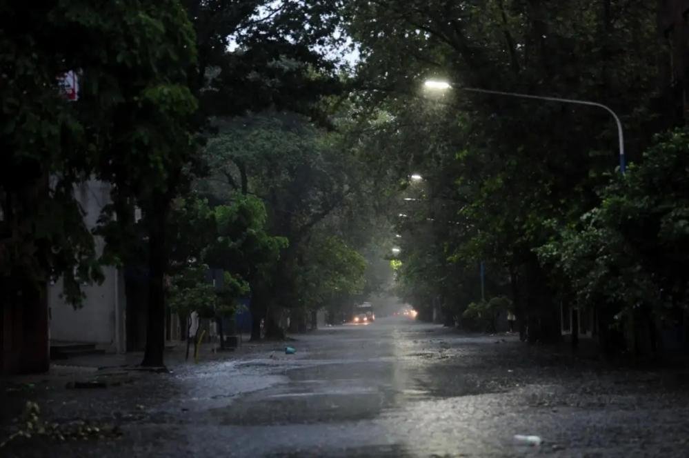 Temporal en Tucumán: unos 2.300 usuarios fueron afectados por un corte de luz preventivo en la capital