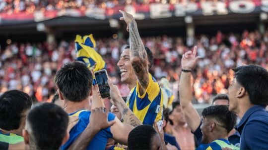 Ángel Di María también rompió la pared en el Clásico de Rosario Ángel Di María también rompió la pared en el Clásico de Rosario