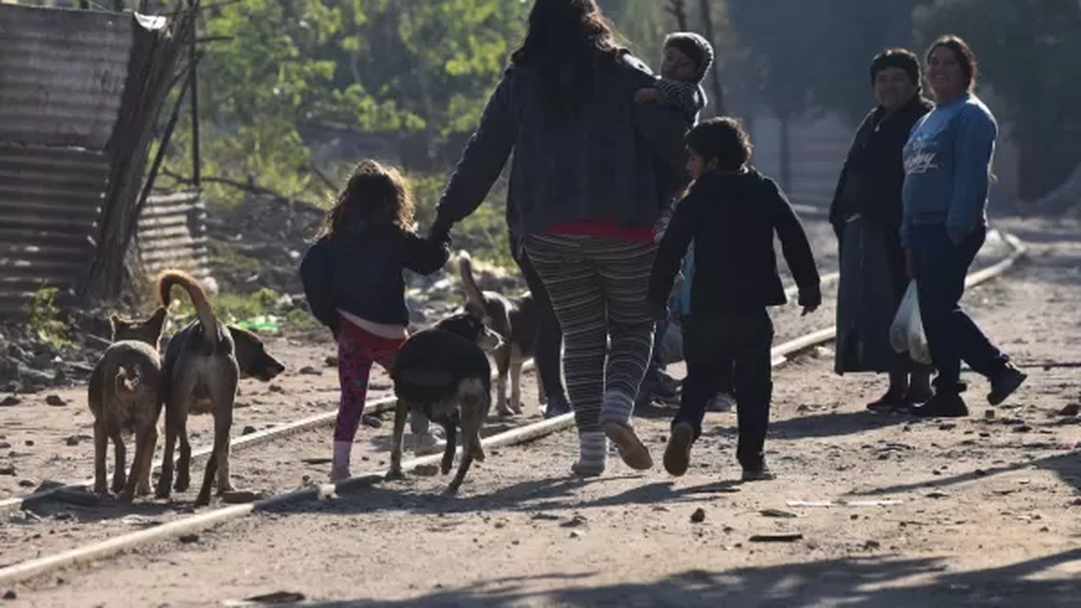 ¿Cuánto necesitó en febrero una familia argentina para no ser pobre o indigente?