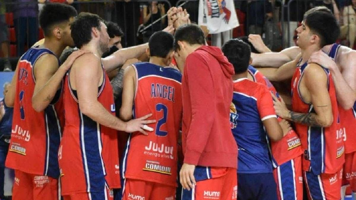 Jujuy Básquet ganó un partido ajustado ante Santa Paula y festejó en el estadio Federación