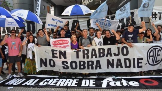 Tensión en la Secretaría de Trabajo por el conflicto en FATE: desalojo policial en Alem y extensión de la conciliación obligatoria