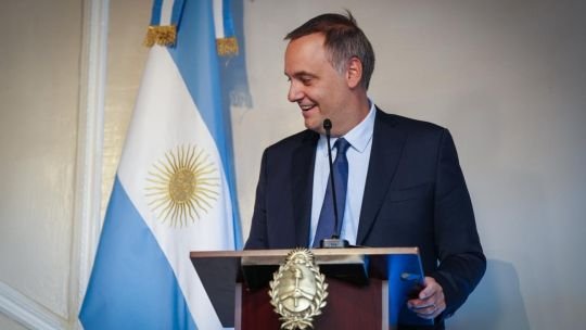 Manuel Adorni apuntó al peronismo al abrir la Argentina Week: dijo que el país dejó de ser “tierra arrasada”