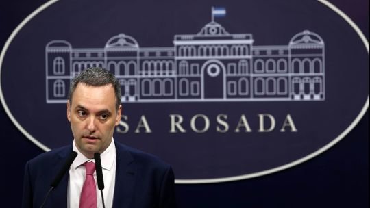 Adorni deslizó que el video del viaje a Punta del Este pudo haber salido desde “adentro” del Gobierno