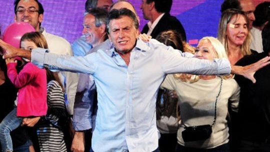 Video: el desenfrenado baile de Macri soltero en la boda de Emily Lucius