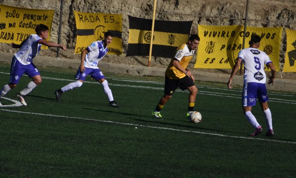 Con momentos justos y uno más, Rada Tilly festejó un debut positivo