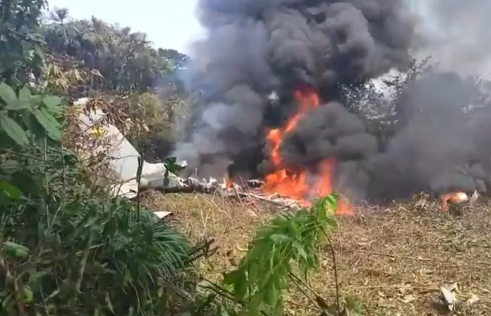 Se estrelló un avión de la Fuerza Aérea en Colombia con 125 personas a bordo: confirman al menos ocho víctimas fatales