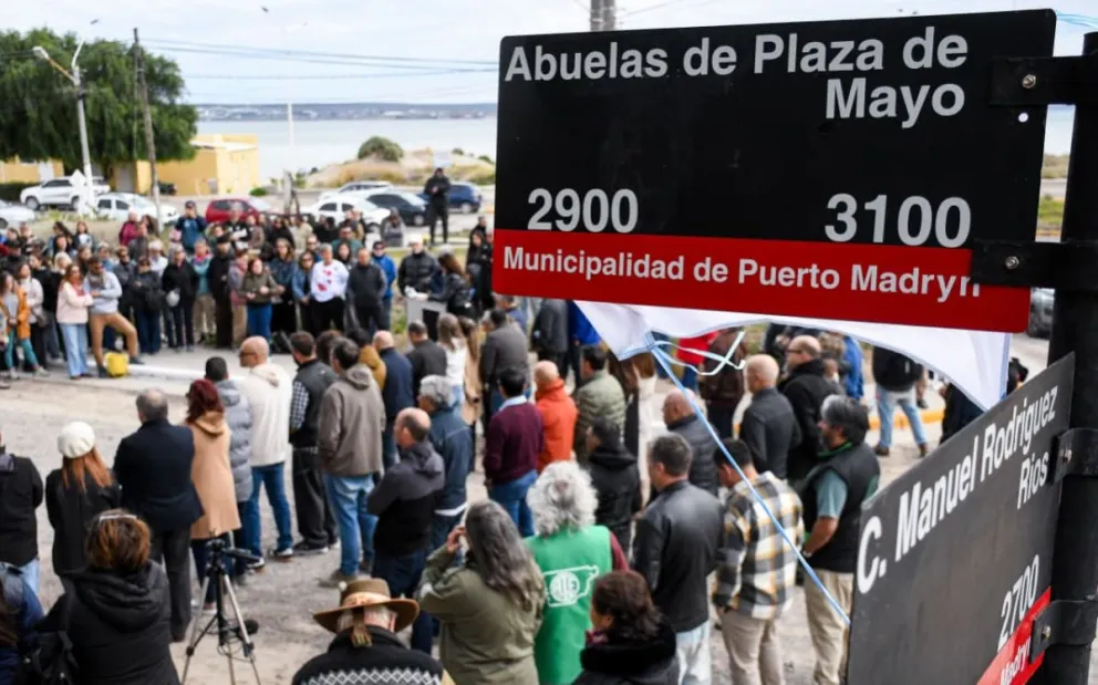 En Madryn se inauguró la calle Abuelas de Plaza de Mayo