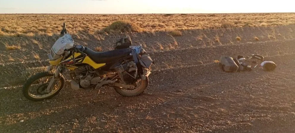 Río Mayo: un motociclista despistó en el ripio de la Ruta 74