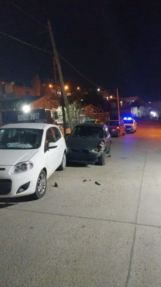 Conductor alcoholizado chocó tres autos estacionados y huyó