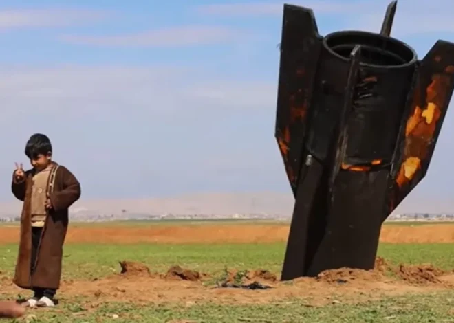 Un misil iraní cayó en Siria tras un bombardeo y los vecinos se acercaron a verlo