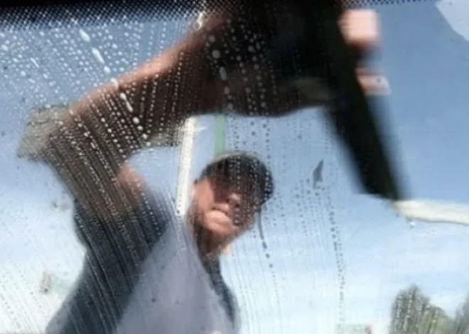 Buscan prohibir “limpiavidrios” en la vía pública: “Tenemos de terminar con esta agresividad que tiene esta gente”