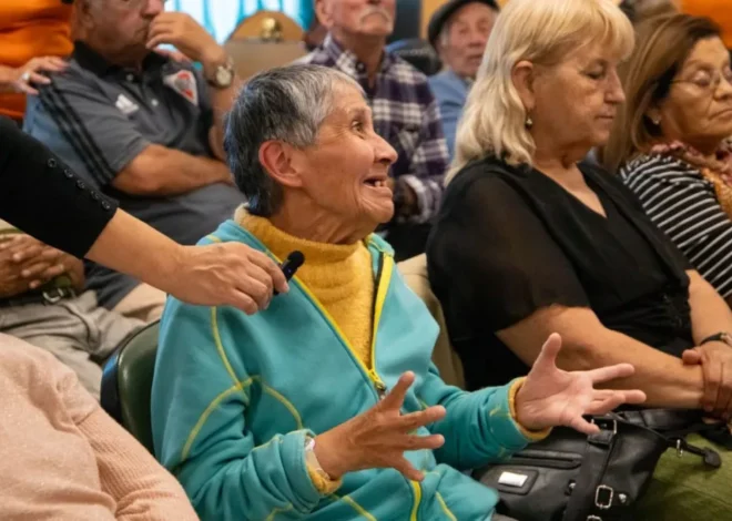 Adultos mayores participaron de una propuesta de Cine-Debate en el marco del Día de la Mujer 
