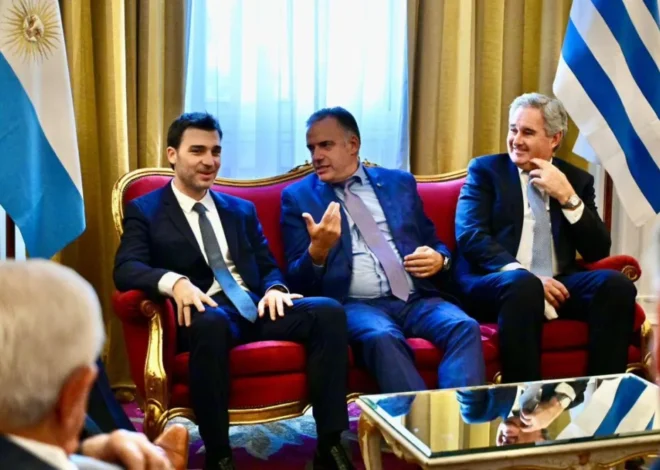 Ante el presidente de Uruguay y el canciller argentino, Torres destacó el potencial productivo y comercial de Chubut