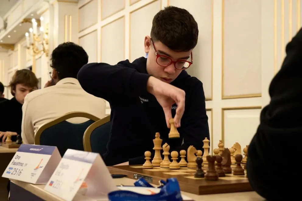 Faustino Oro continúa sumando