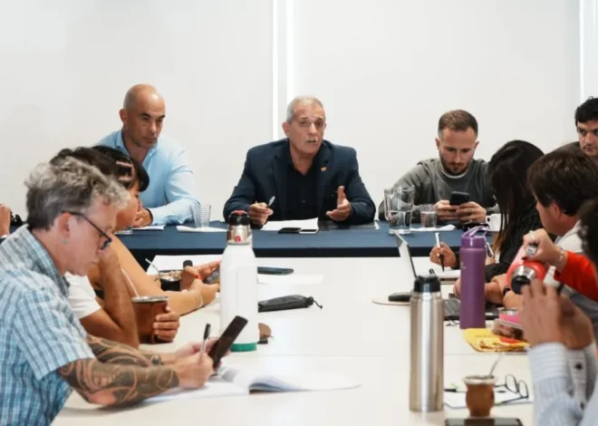 Chubut: El Gobierno cerró acuerdos salariales con docentes y viales