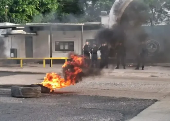 Tensión y fuego frente a la Unidad Penal 1 de Paraná tras la muerte de un interno