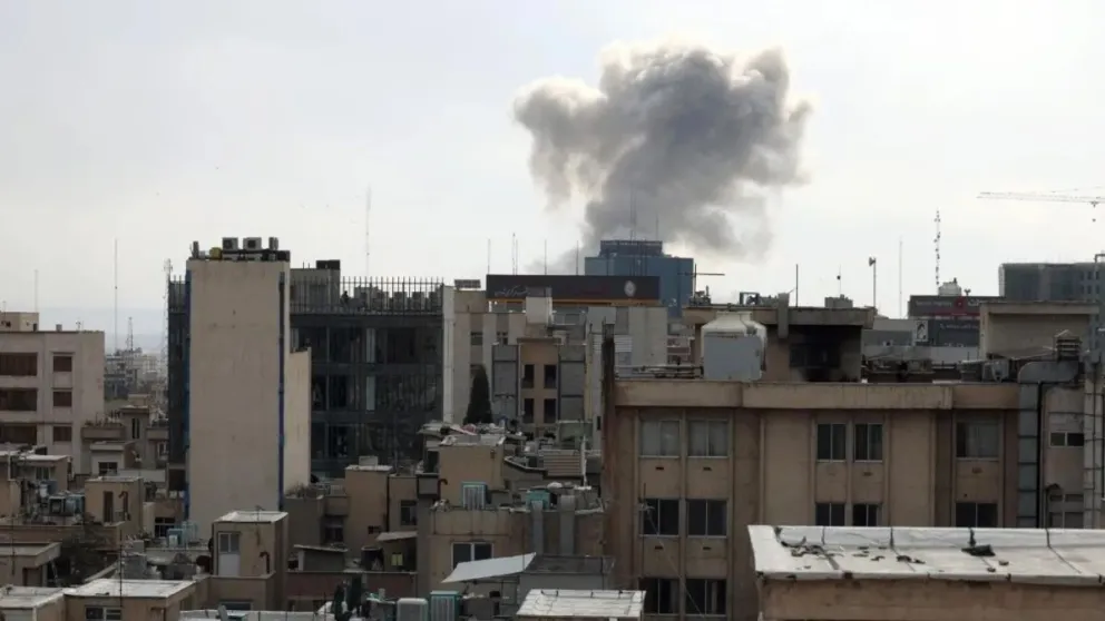 Israel bombardeó hangares de aviones F-14 en Irán y lanza una amenaza directa al sucesor de Jamenei