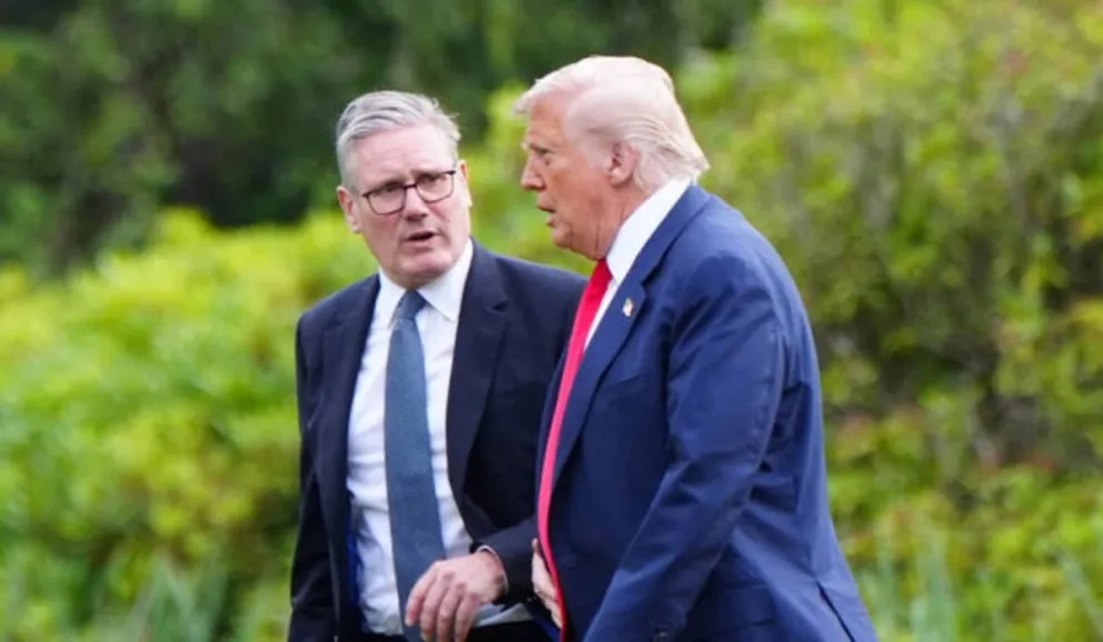 Trump arremete contra el Reino Unido tras oferta de portaaviones para combatir a Irán