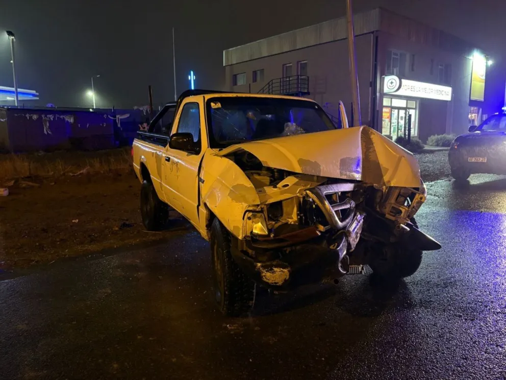 Un conductor borracho resultó herido tras chocar su camioneta en Zona Norte