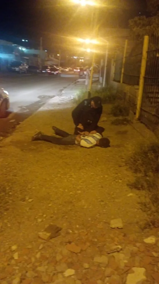 Sorprendió a un delincuente dentro de su casa y lo persiguió