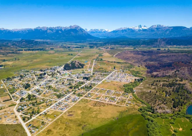 Cholila invita a disfrutar de una muestra de autos clásicos en la plaza central