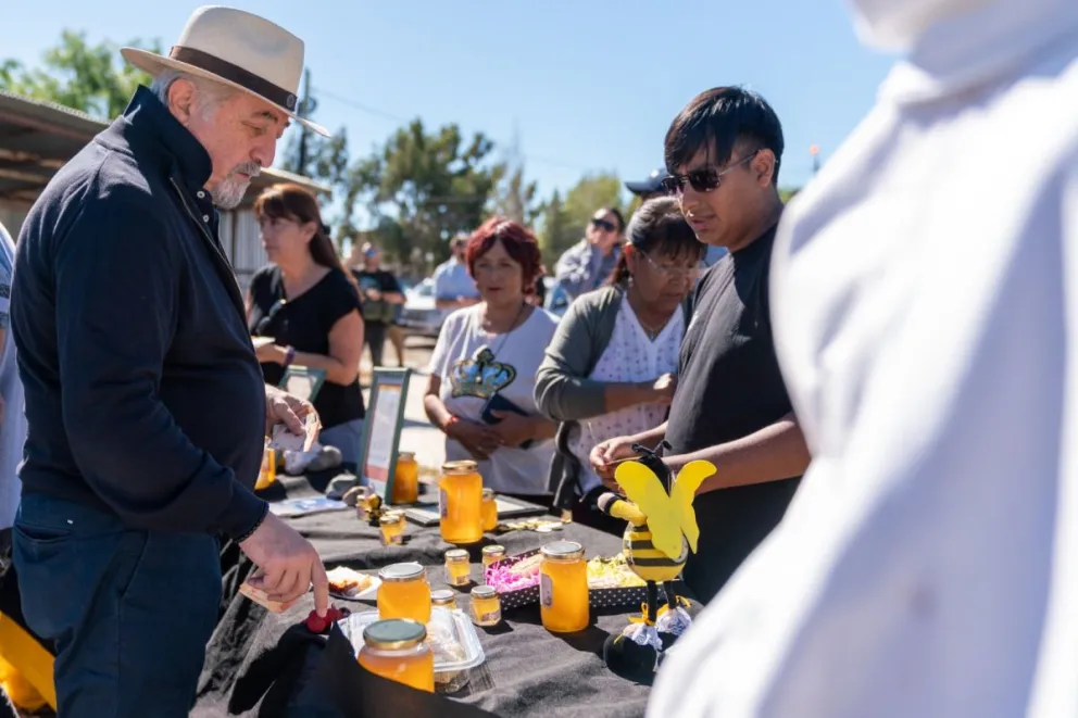 Othar inauguró la sala extractora de miel en Km 17