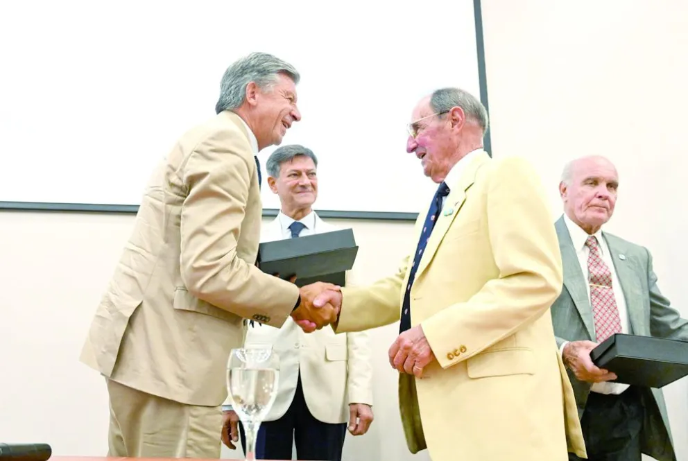 Pilotos aeronavales de combate y veteranos de Guerra relataron en la Legislatura sus heroicas experiencias en Malvinas