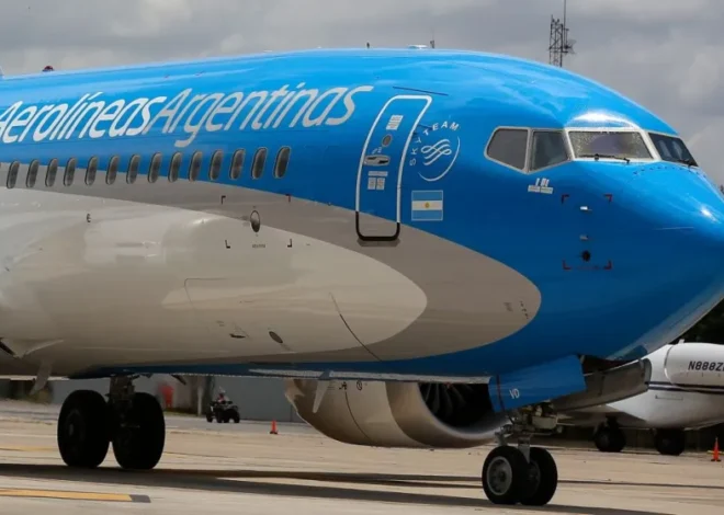 Aerolíneas Argentinas aplicará un recargo en los pasajes por la suba del precio del petróleo